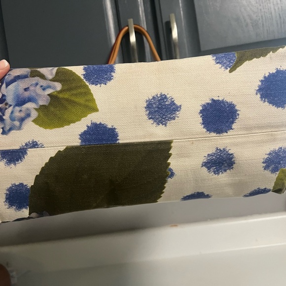 Authentic Dooney and Burke blue hydrangea tote - Picture 7 of 11